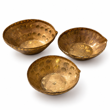 RATO BHALE Brass 7 Baati Aarti Diyo with Handle